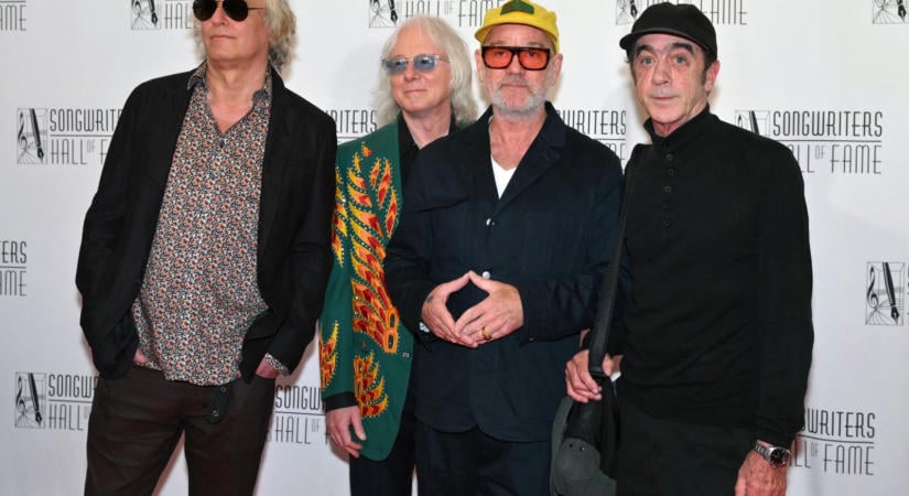Korábban ki nem adott koncertfelvétel az újra megjelenő R.E.M. albumon