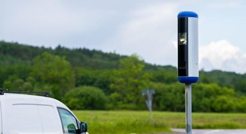 Akcióban a svéd traffipaxterroristák, értelmetlenül okoznak tízmilliós károkat