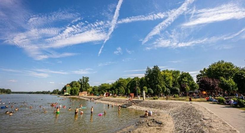 A vízbe csúszott egy idős férfi Fadd-Domboriban, tűzoltók mentették ki