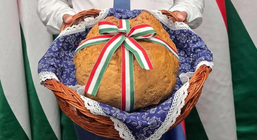 Ez a híresség sütötte meg Borsod vármegye kenyerét! Fotón a friss, ropogós álom, ami a szakajtóba is alig fér