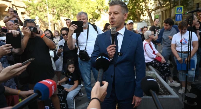 Magyar Péter kiment a tüntetőkhöz, de nem úgy alakult a találkozó, ahogy tervezte