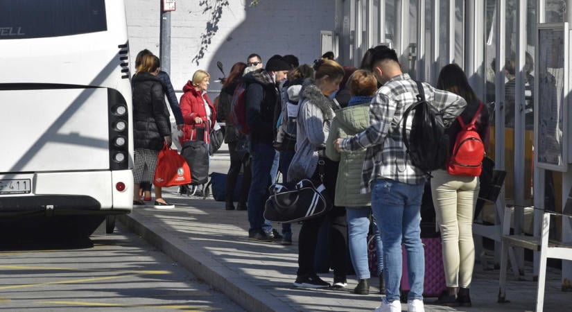 Előre megváltott jeggyel sem biztos a felszállás – panaszkodnak a helyközi járatok utasai
