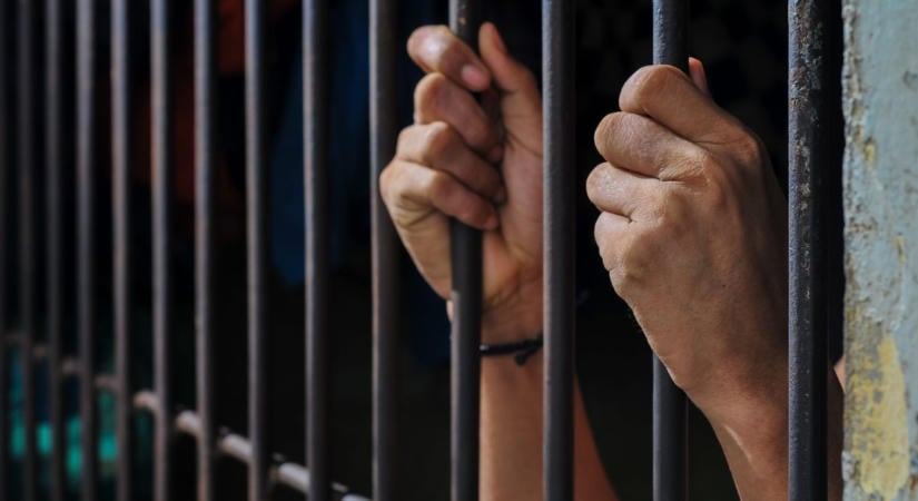 Téves arcfelismerés miatt került börtönbe egy nagymama  Amire kiderült, ártatlan, mindenét elvesztette: VIDEÓ