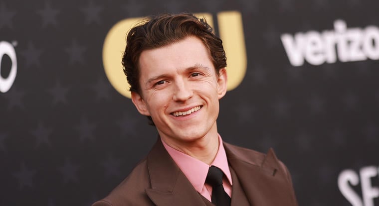 Tom Holland a Vasember 3. írójával közösen készít titokzatos thrillert, melynek csupán a beszédes címe derült ki