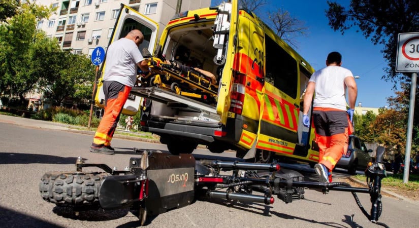 Hiába viselt bukósisakot, súlyos fejsérülést szenvedett az elektromos rollerrel eleső tizenéves