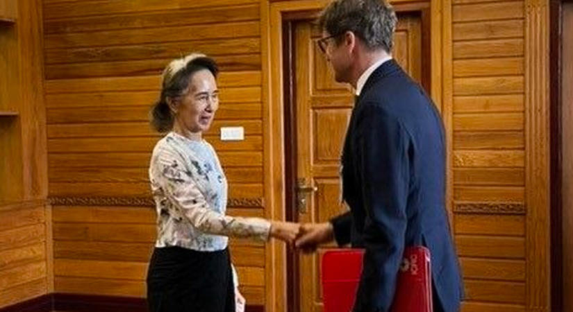 Aung Szan Szú Kji találkozott a nemzetközi vöröskereszt képviselőjével