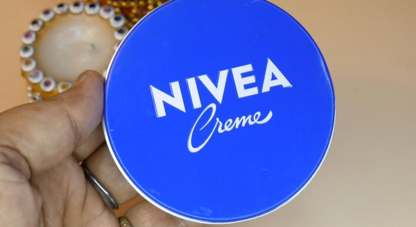 Bőrgyógyász árulta el, mire jó valójában a klasszikus kék tégelyes Nivea