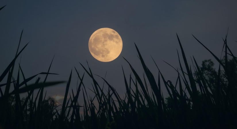 Aratóhold ragyog fel ma este az égen: szeptember 26-án látható az ősz egyik legszebb égi jelensége