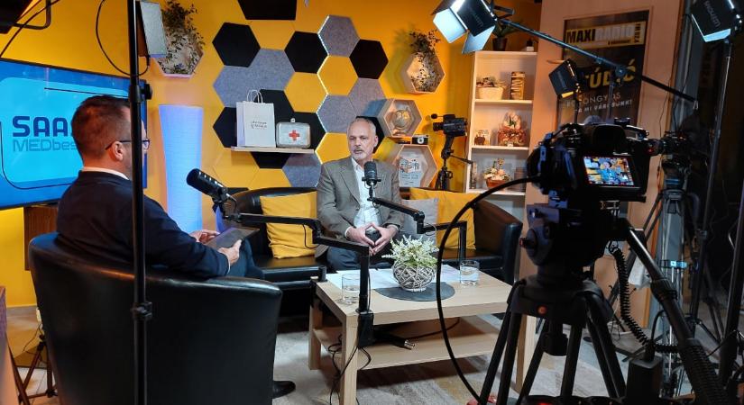 Július 1-jétől elhallgat a MaxiRádió a 92,4 MHz-en, Mátra Média néven folytatja tovább a csapat, a neten