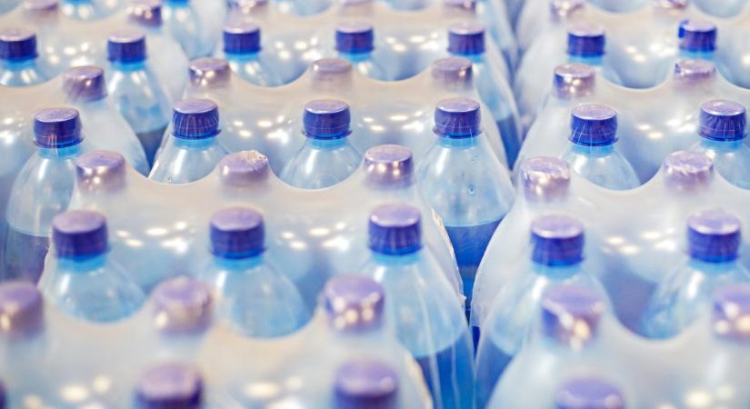Eltűnik a 6-os kiszerelésű zsugorfóliás csomagolás a boltokból – Erről döntött az Európai Unió
