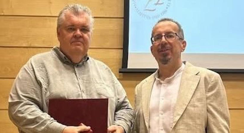 Büszkeség: rangos díjat kapott a pécsi levéltár igazgatója