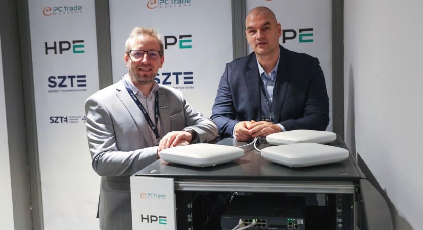 Megnyitotta szuperszámítógépét a cégek előtt az SZTE  fotók