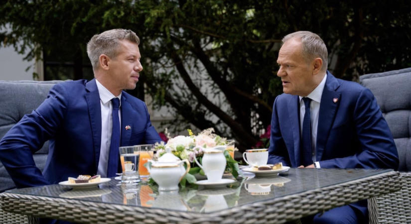 Különgépet küld Magyarországra Donald Tusk