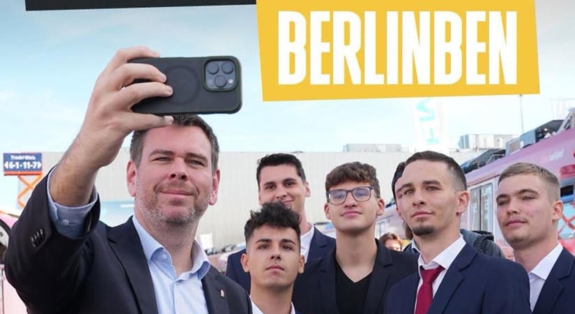 Vitézy Dávid Berlinben járt és mindjárt a zsebéhez kapott: erre cserélődne a magyar Bzmot