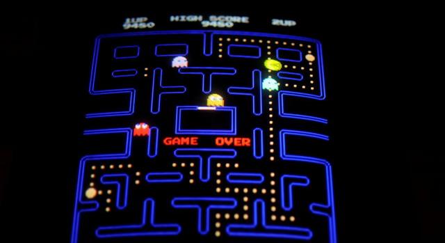Élőszereplős mozifilm készül a Pac-Man játékból, de senki nem érti, miért