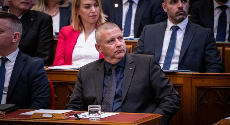 Ruszin-Szendi Romulusz feljelentést tesz a honvédség félmilliárdos beszerzése miatt, amit nem találnak