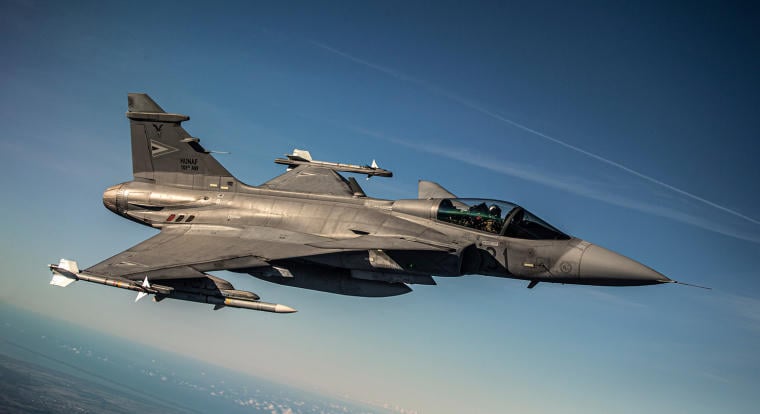 Gerincsérülést szenvedett a lezuhant Gripen pilótája, műtét vár rá