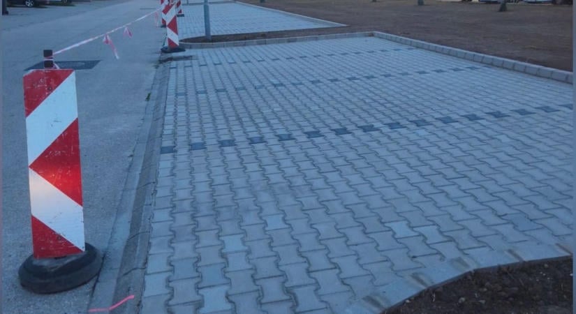 Ekkor nyílhat meg Ménfőcsanakon, a Vadvirág utcában a parkoló