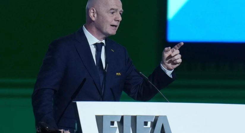 Felülvizsgálatot rendelt el a FIFA elnöke a többletforrások ügyében