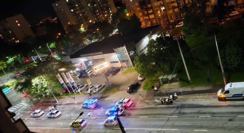 Villogó rendőrautók a miskolci Sparnál: olyan üldözés indult a városból, amilyet csak filmekben látni – videóval