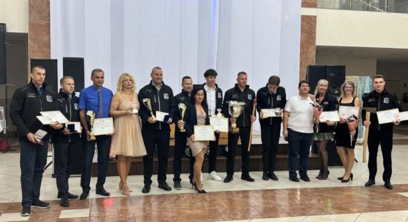 Taroltak a tűzoltók: 11-en kaptak lovagi címet, Dombóvár pedig a csúcsra ért!