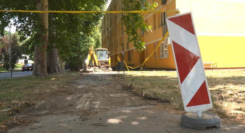 Újabb járda újul meg