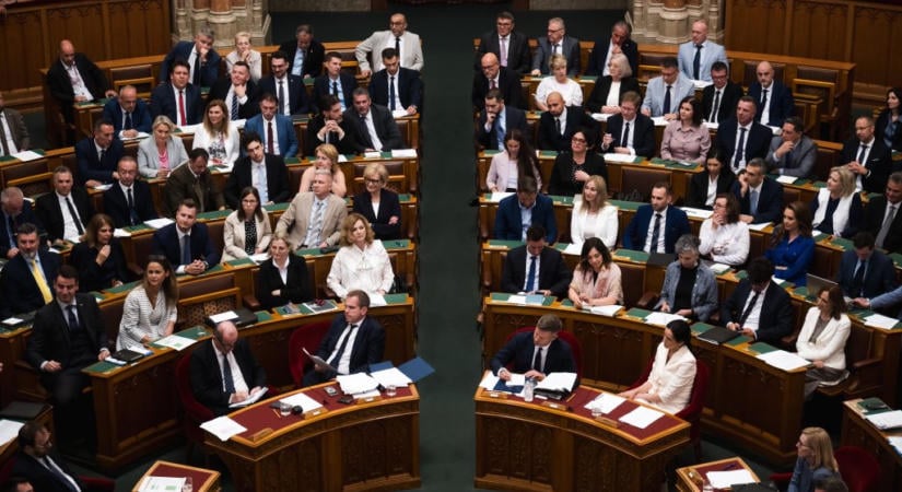 Magyar Péter: Százmilliárdokat locsoltak a Hauszmann-tervre