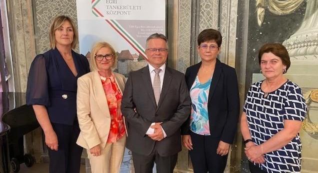 Hevesi szakemberek munkáját is elismerték az egri pedagógusnapi ünnepségen