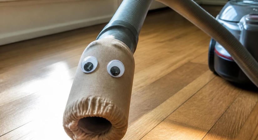 Régi harisnya a porszívón? 3 furcsa takarítási trükk, ami tényleg működhet