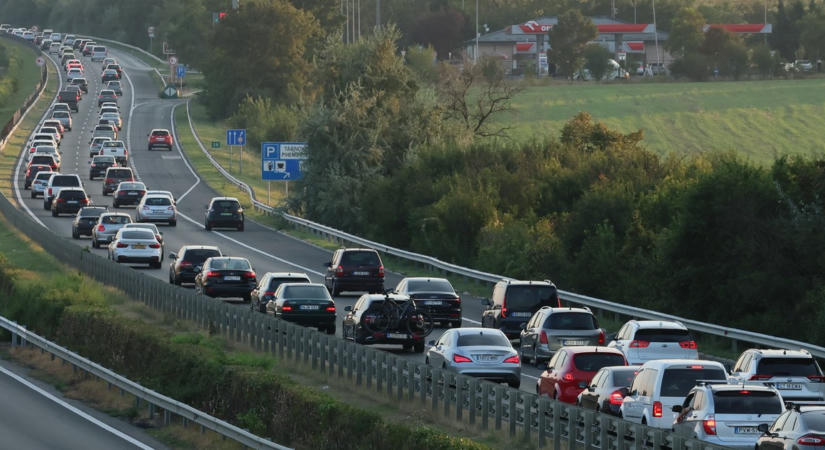 Friss, most érkezett! Baleset történt az M5-ös autópályán: aki teheti kerülje ezt a szakaszt