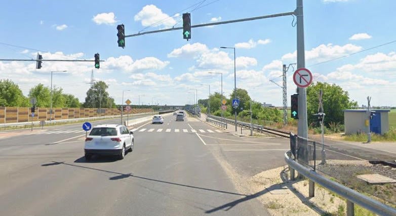 Vonat és teherautó ütközött Debrecennél