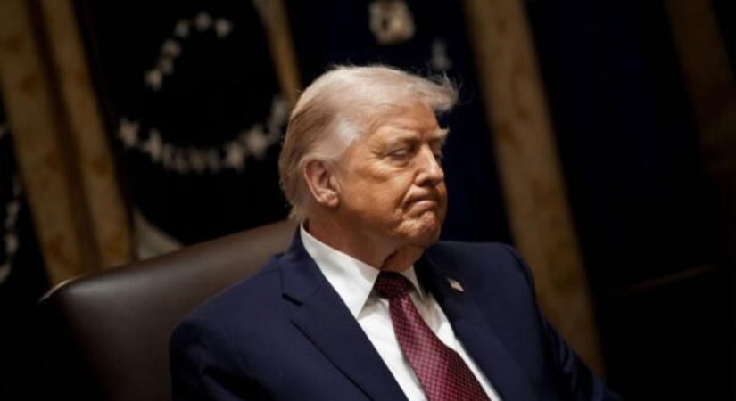 Trump bizarr viselkedése megint felrobbantotta az internetet