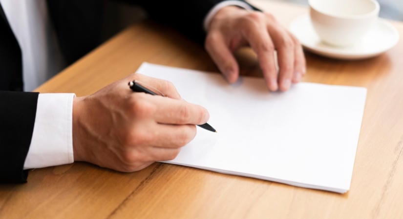 Miközben minden az AI-ról szól, ez a vezérigazgató kézzel ír levelet a vezetőinek
