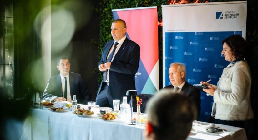 Feljelentést tett Ruszin-Szendi Romulusz a Szerbiának eladott BTR-ek miatt