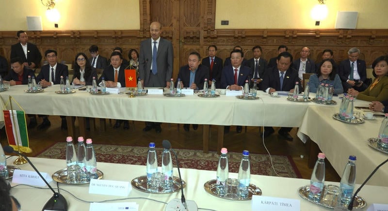 Erősödő nemzetközi kapcsolatok