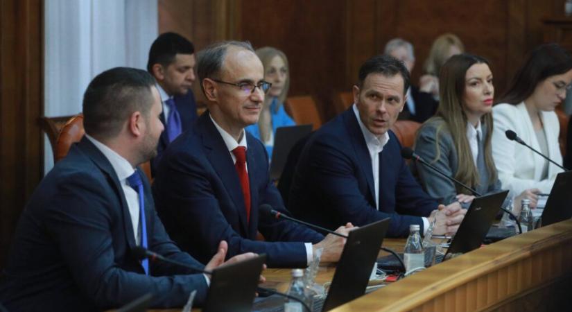 Hétfőn kerül napirendre a kormány elleni bizalmatlansági indítvány