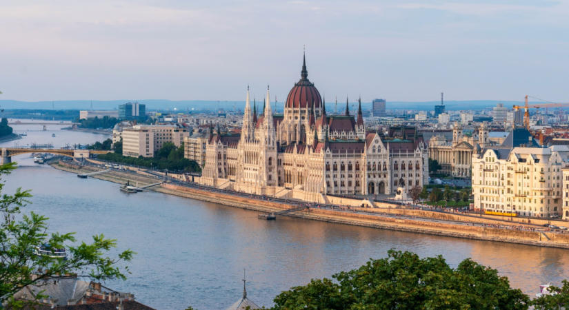 Még a Trevi-kutat is megelőzte! A budapesti Országház lett Európa legszebb építészeti nevezetessége