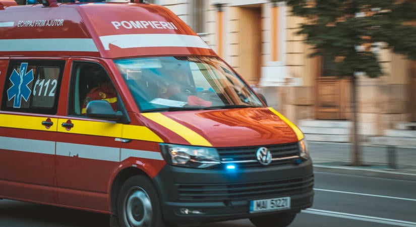 Autó elé vetette magát egy fiatalember