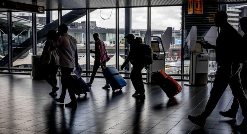 Ausztrália szigorít a diák- és hátizsákos turistavízumokon