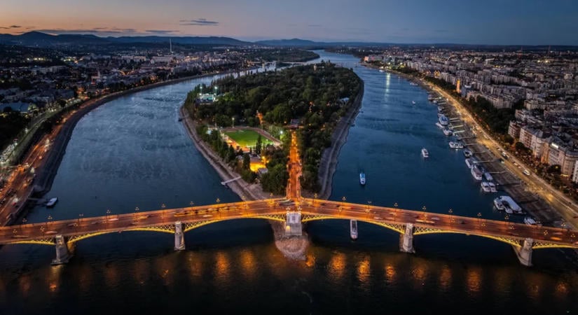 Budapest madártávlatból: így néznek ki a főváros látványosságai naplemente után - Galéria