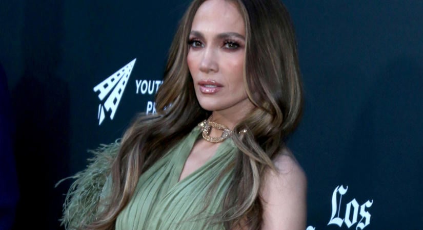 Jennifer Lopez áttetsző csipkefelsős szettje lehet az egyik legjobb őszi inspiráció
