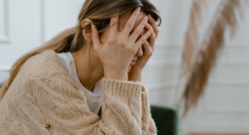 Nem szülés utáni depresszió: nők ezreinél maradhat felismeretlen a szülési trauma okozta PTSD