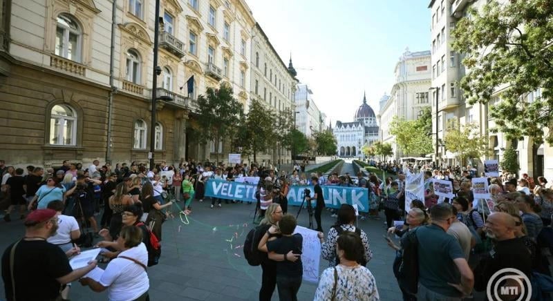 Azonnali 25 százalékos béremelésért demonstráltak a szociális ágazatban dolgozók
