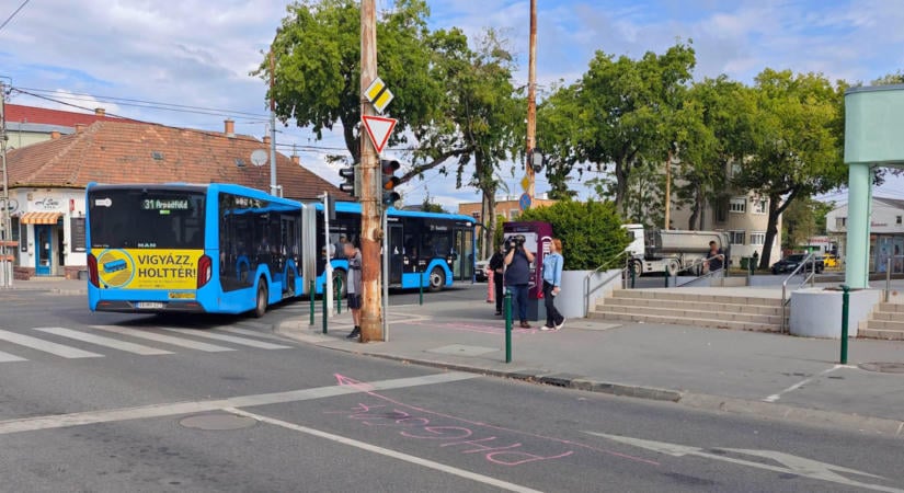 Egy kislány lábán hajtott át a busz Zuglóban, azonnali egyeztetést kezdeményez a polgármester
