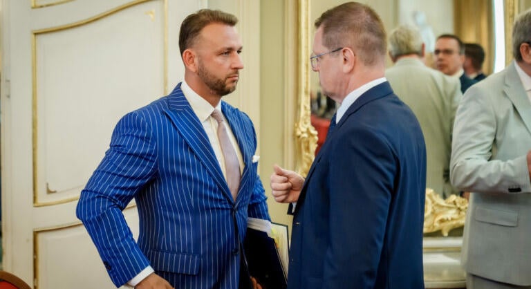 A következő ülésszakra halasztották a belügyminiszter elleni indítványt
