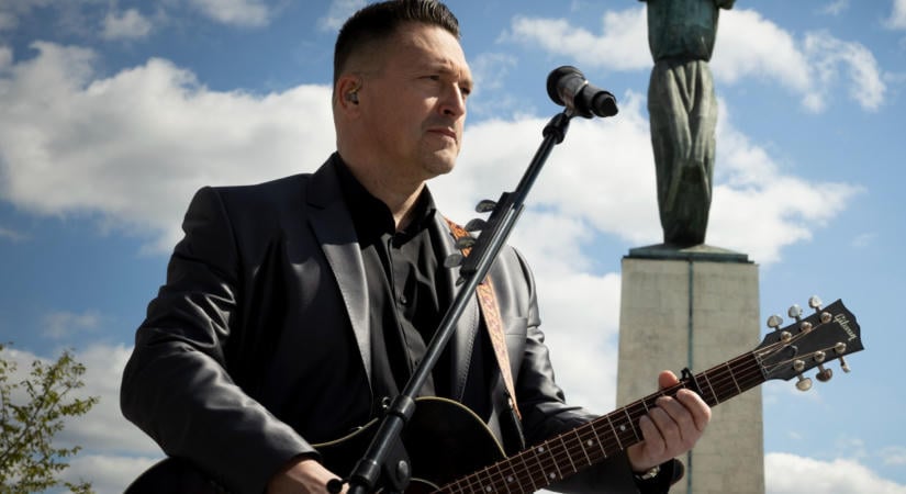 Halálos betegségéről vallott Ákos