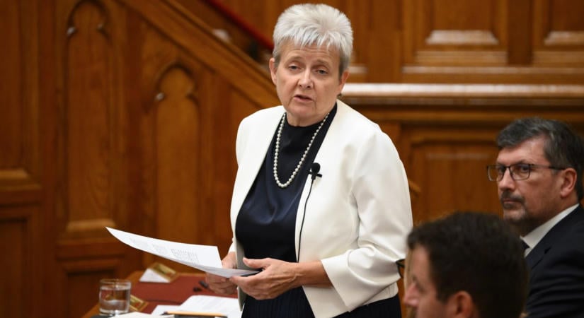 Rétvári Bence a NOKS-dolgozók elmaradt béremelését kérte számon Lannert Juditon a parlamentben