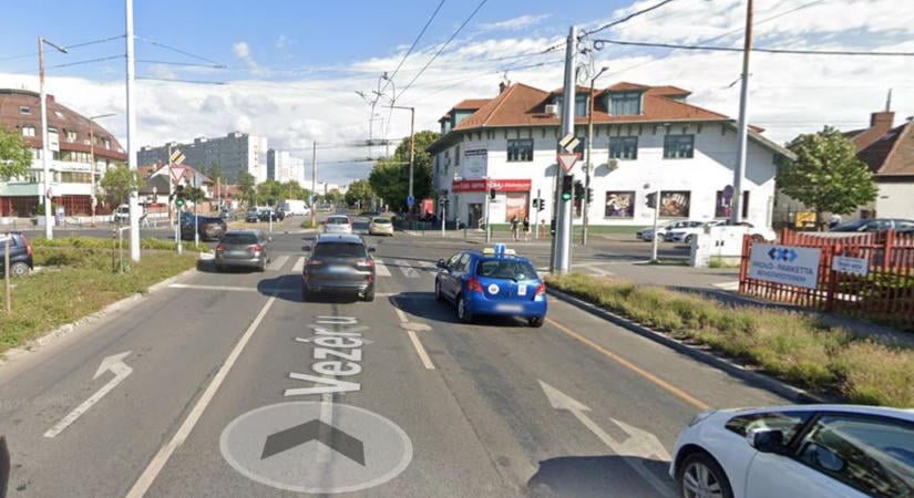 Busz hajtott át egy kerékpározó kislány lábán Zuglóban
