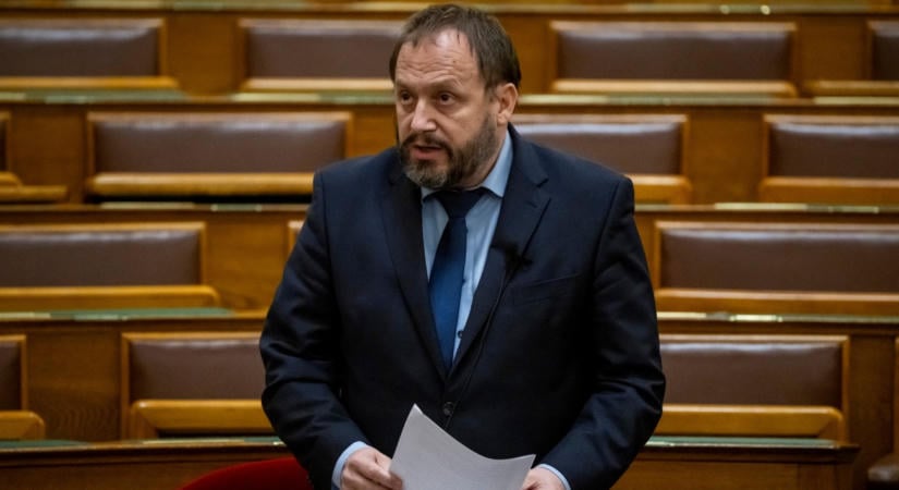 Súlyos vádakkal illette a Fidesz Kármán Andrást, a miniszter válaszolt is