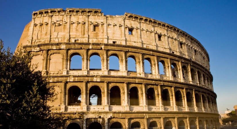 Lezuhant és meghalt egy 22 éves munkás a Colosseumban – bezárták a látogatók előtt